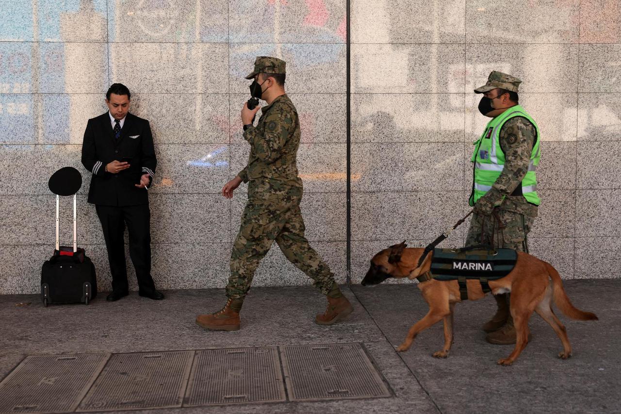 Security operation against the trafficking of weapons, drugs and people at at Benito Juarez international airport