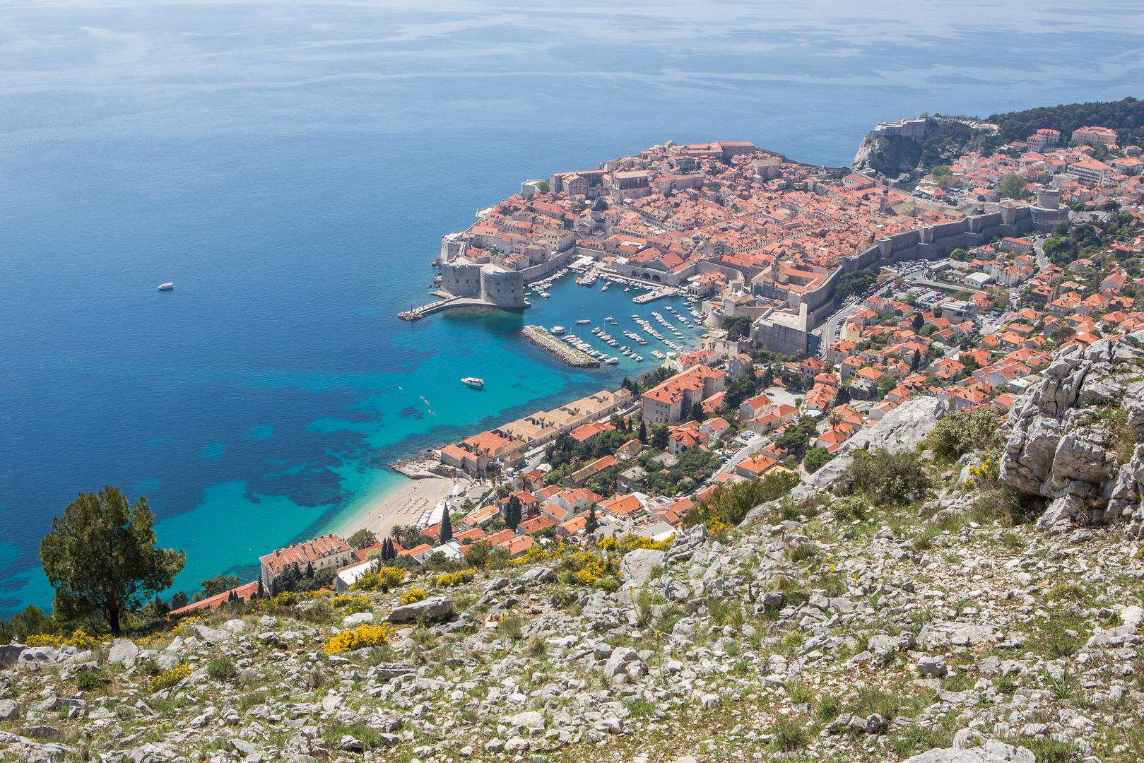 Iako je mnogo posjetitelja dubljeg
džepa, u Dubrovniku rado dočekuju i