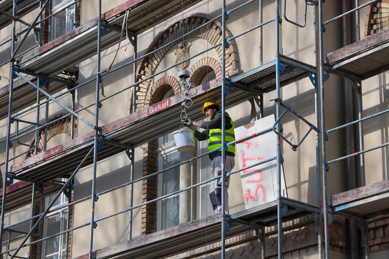 Zagreb: Branko Bačić obišao je gradilište cjelovite obnove zgrade u vlasništvu Republike Hrvatske u Ulici Republike Austrije