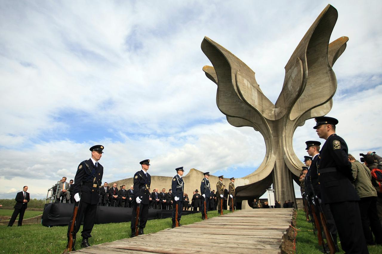 22.04.2012., Jasenovac - Komemoracija u Spomen-podrucju Jasenovac u znak sjecanja na 67. obljetnicu proboja logorasa iz najveceg sabirnog i radnog logora u NDH, osnovanog u drugoj polovici 1941. Drzavni vrh odao je pocast ubijenima i prezivjelima.  Photo: