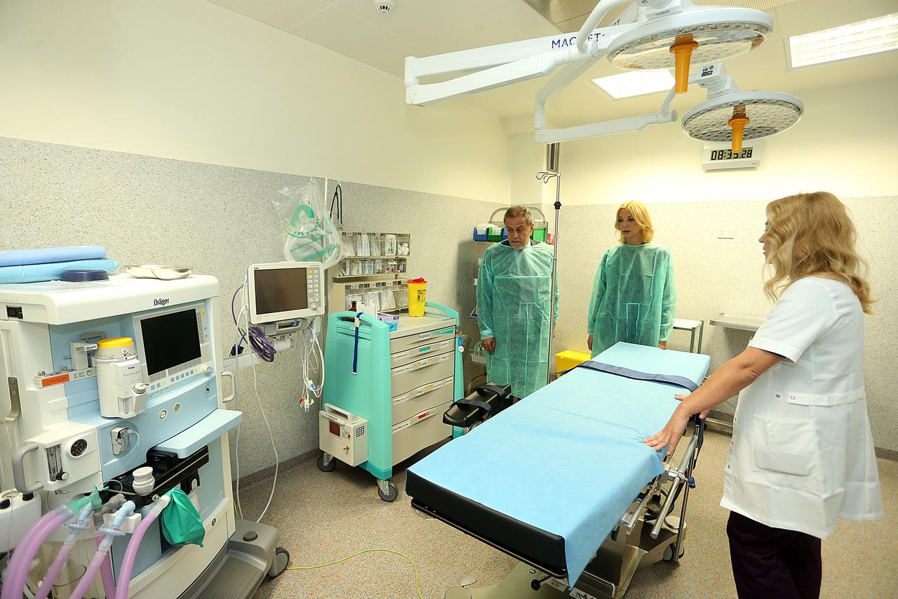 22.10.2015., Zagreb - Gradonacelnik Milan Bandic otvorio je Odjel za djecju kirurgiju Djecje bolnice Srebrnjak. Milan Bandic, Mirna Situm. Photo: Goran Stanzl/PIXSELL