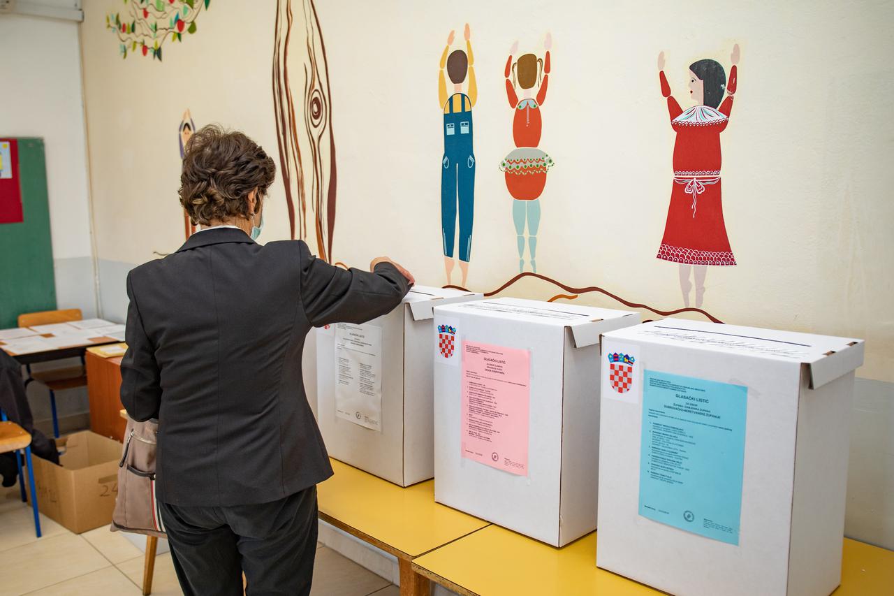 Dubrovnik: Građani izašli na lokalne izbore