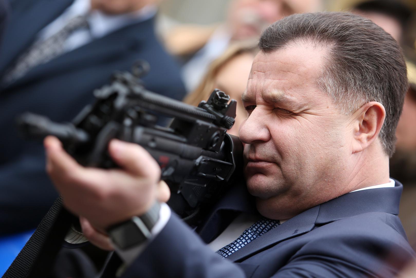 Ministar Krstičević istaknuo je kako situacija u Ukrajini ne smije izaći iz fokusa međunarodne zajednice te kako Hrvatska nastavlja podržavati ukrajinsko pravo izbora vanjsko-političkih opcija. 