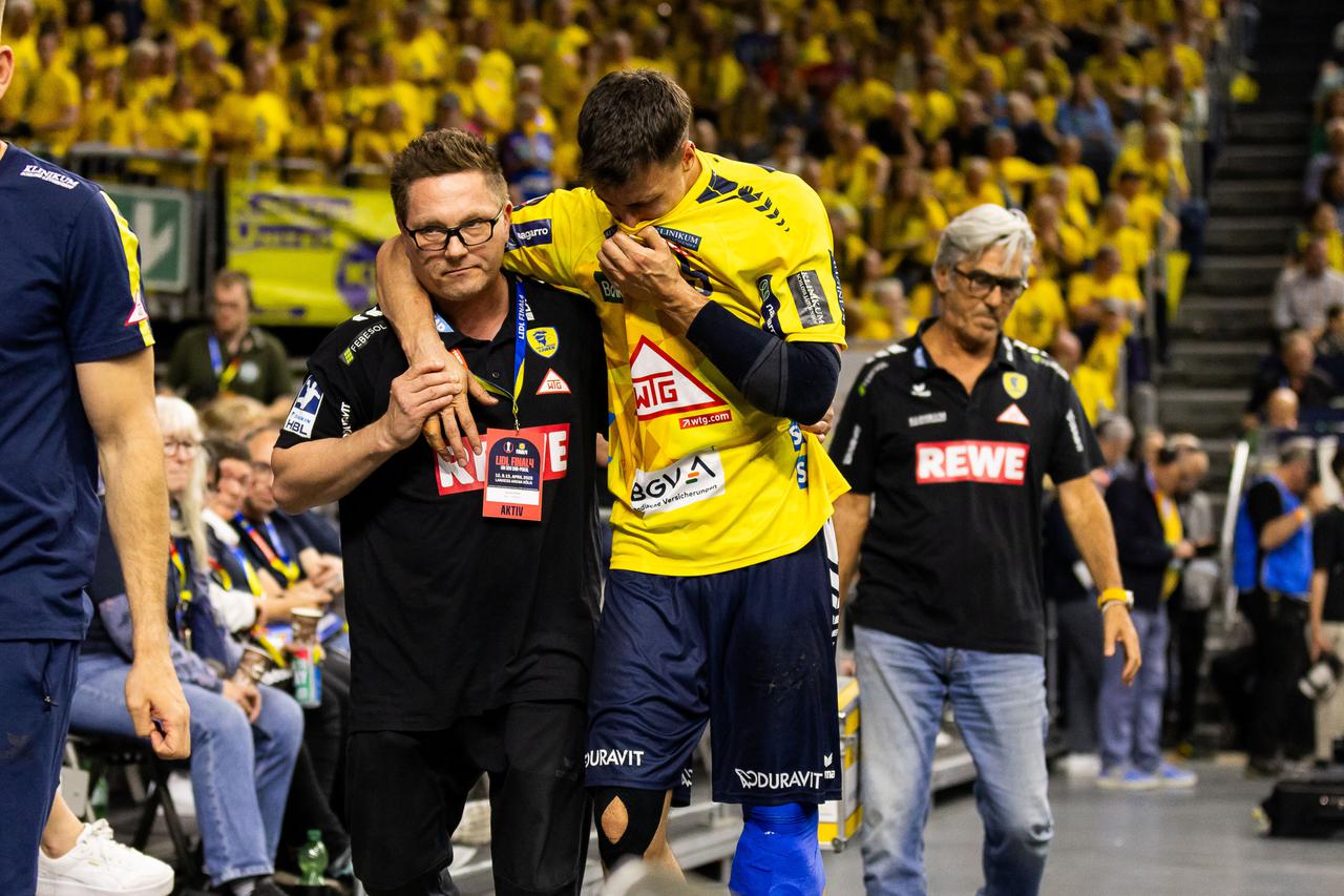 THW Kiel (THW) vs. Rhein-Neckar-Loewen (RNL), Handball, Maenner, Daikin Handball Bundesliga (HBL), DHB-Pokal, LIDL Final Four, Final4, Halbfinale, Spielzeit 2024/2025, 12.04.2025