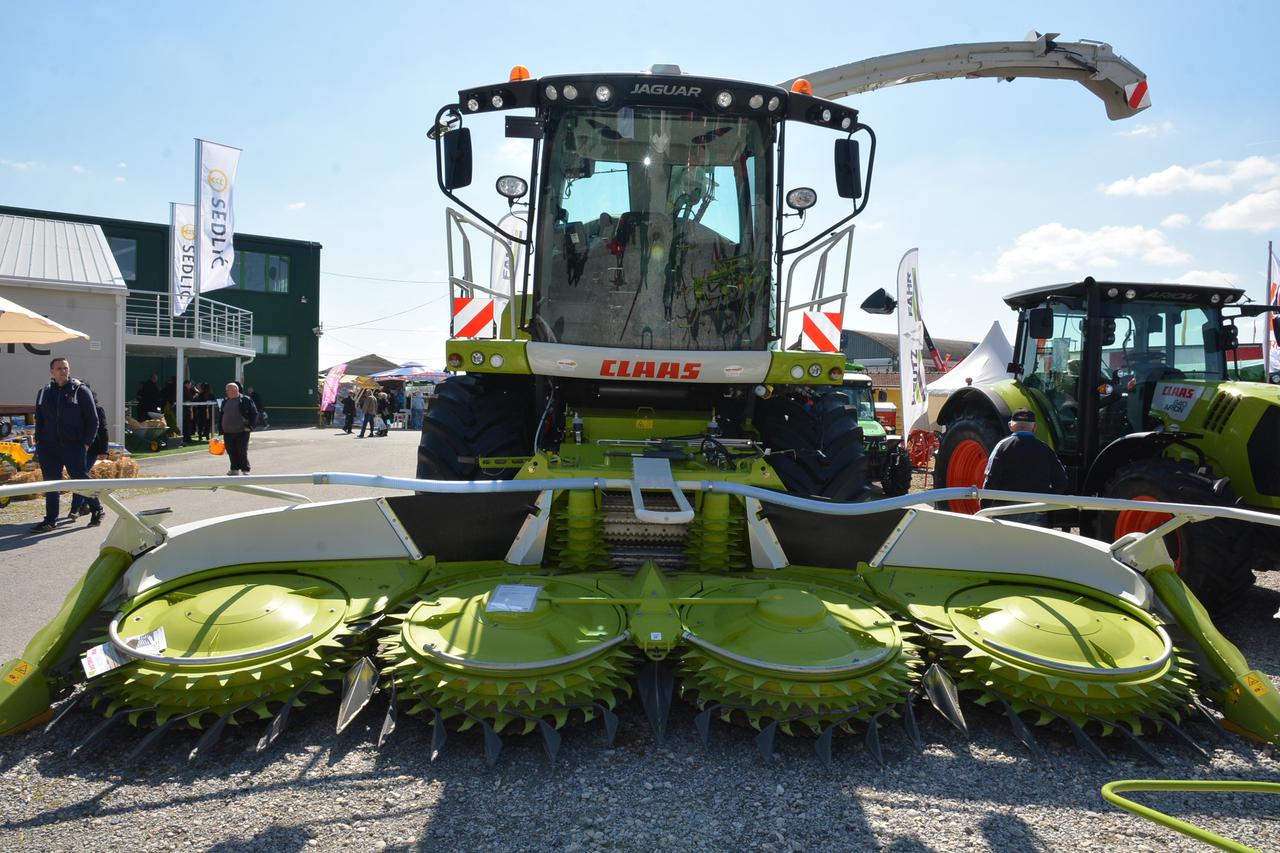 2,5 milijuna kuna vrijedan Classov silo-kombajn Jaguar prodan prvog dana sajma