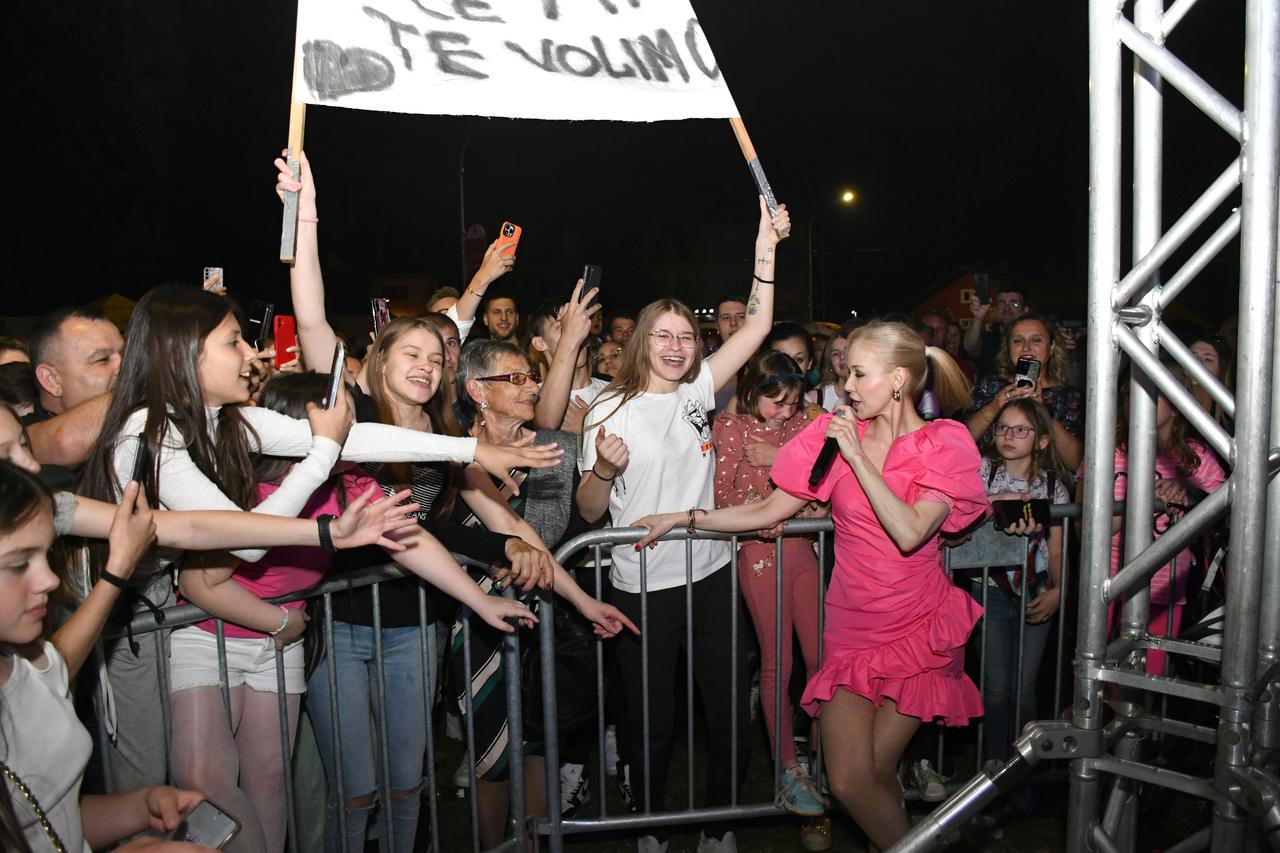 U sklopu obilježavanja dana općine Pitomača Jelena Rozga održala koncert