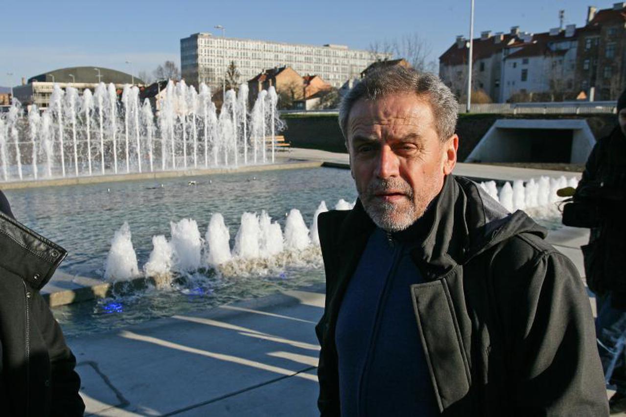 Milan Bandić pri obilasku fontana (1)