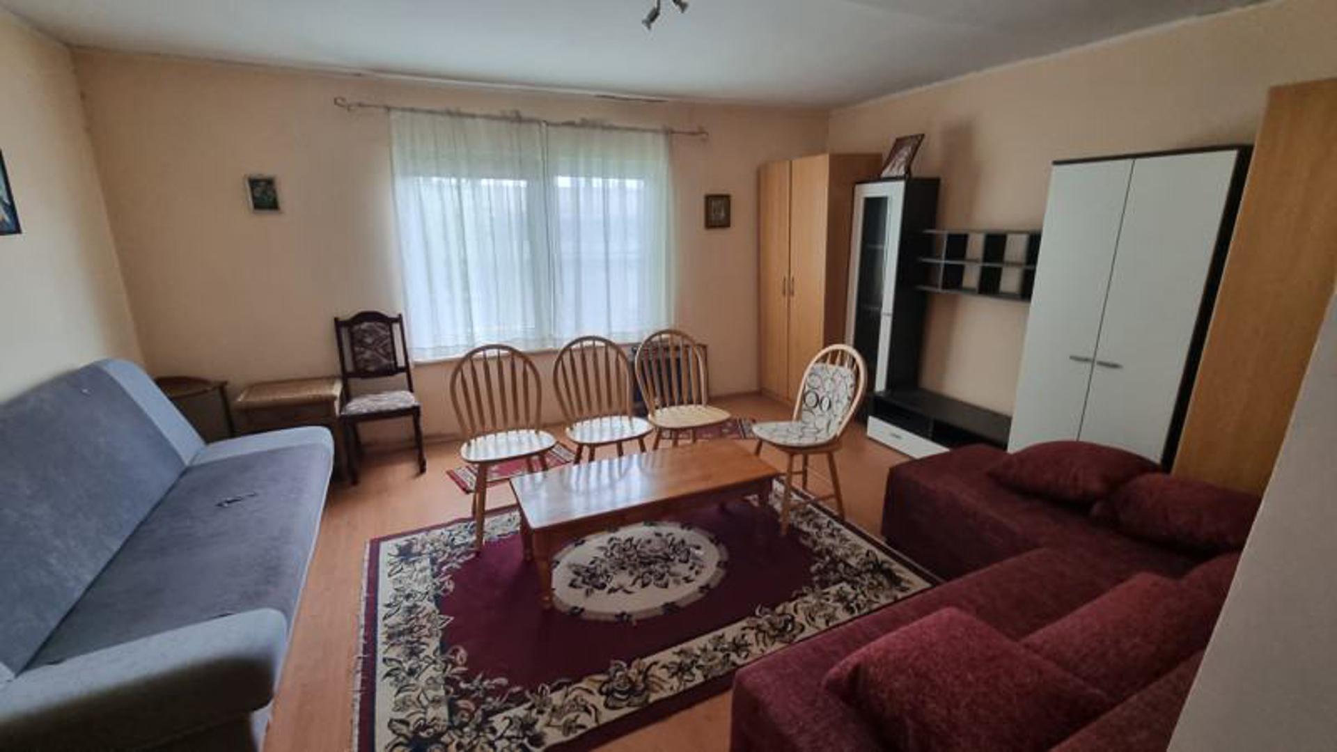 Jednosobni stan površine od 32,76 m2 prodaje se za 19.000 eura. 

