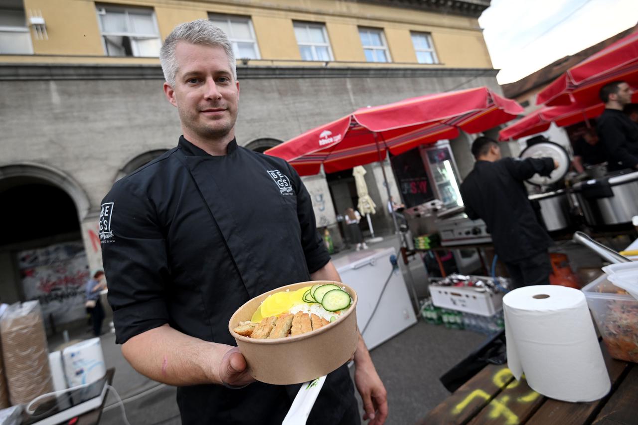 Zagreb: PLACE market na tržnici Dolac koja u popodnevnim satima postaje mjesto druženja