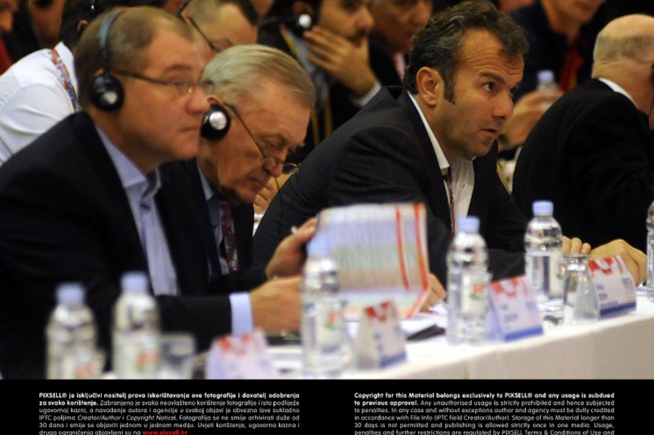 '20.11.2012., Split - U hotelu Le Meridien Lav odrzava se 33. simpozij europskih nogometnih trenera. Ivica Osim i Dejan Savicevic. Photo: Tino Juric/PIXSELL'