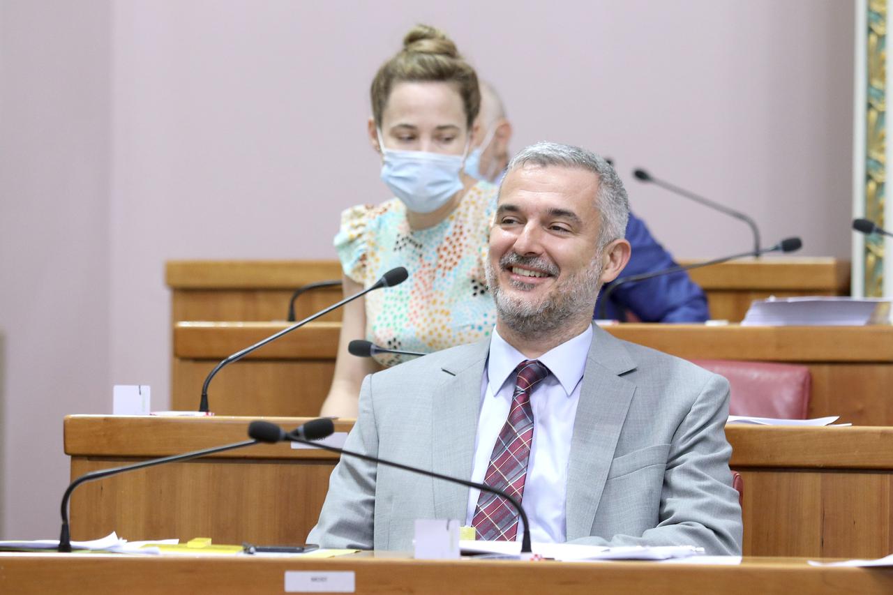 Zagreb: Pripreme za raspravu bračnog para Selak Raspudić