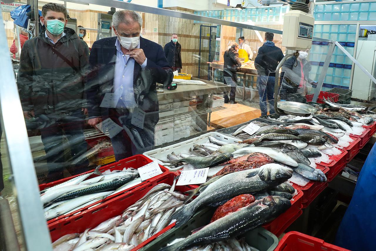 Bandić sa suradnicima obišao ribarnicu na Dolcu