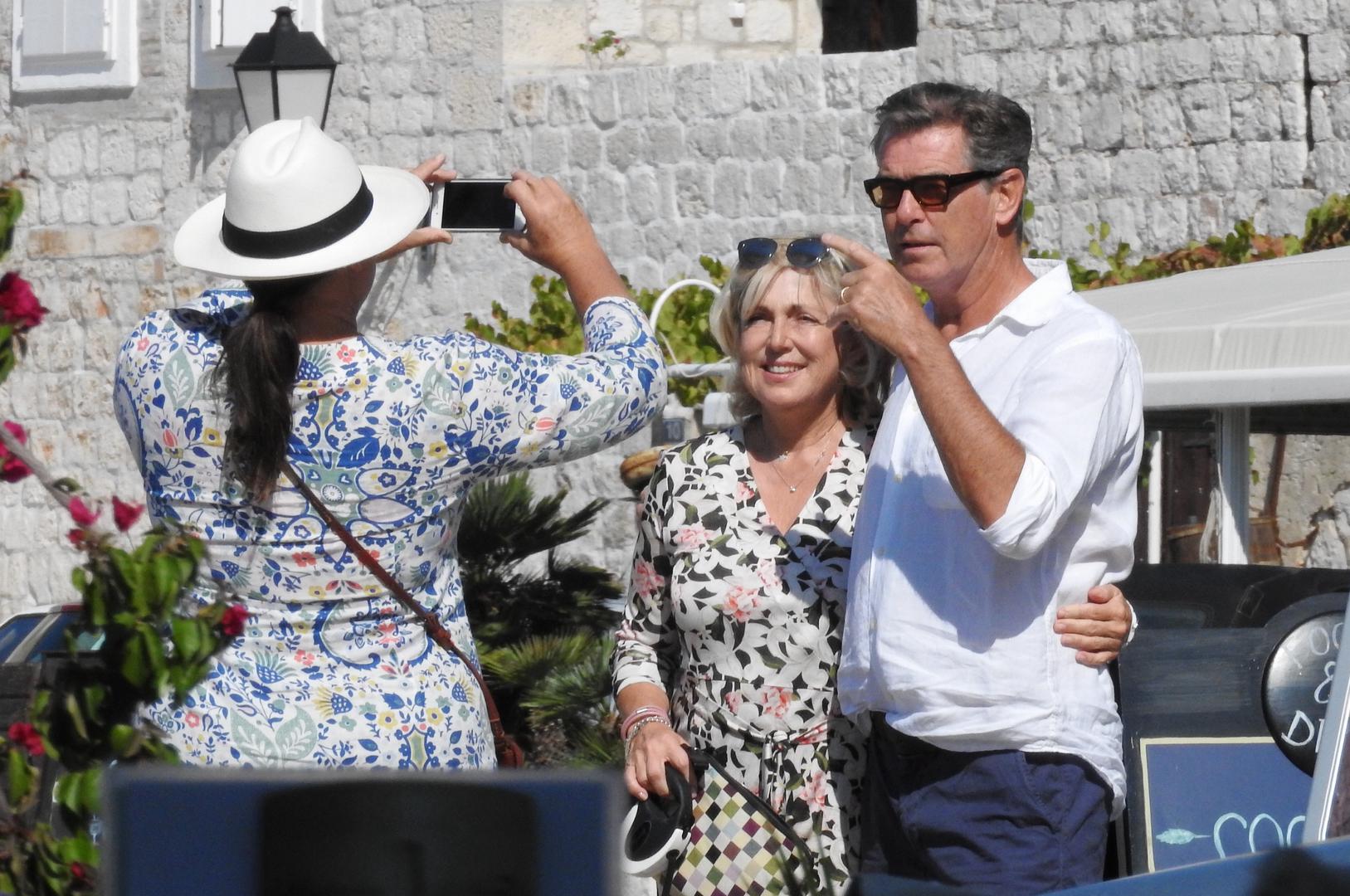 Dok je Amanda slobodno vrijeme provela s kćeri, Pierce Brosnan se za to vrijeme družio s obožavateljima