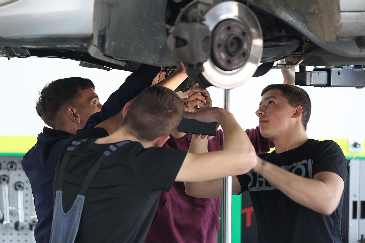 Zagreb: Elektrostrojarska obrtnička škola