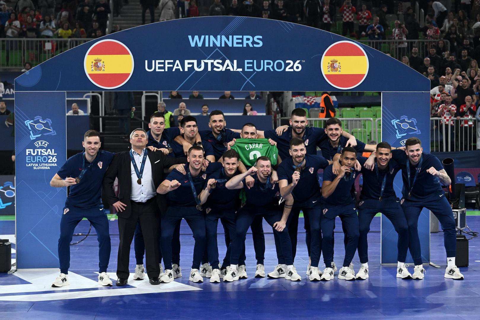 Zlatnu medalju, svoju već osmu s europskih prvenstava, osvojila je Španjolska koja je u finalu bila bolja od dvostrukih branitelja naslova Portugala. Nakon finalne utakmice održana je i tradicionalna, ceremonijalna dodjela medalja, a hrvatski reprezentativci oduševili su potezom u čast bivšeg suigrača.