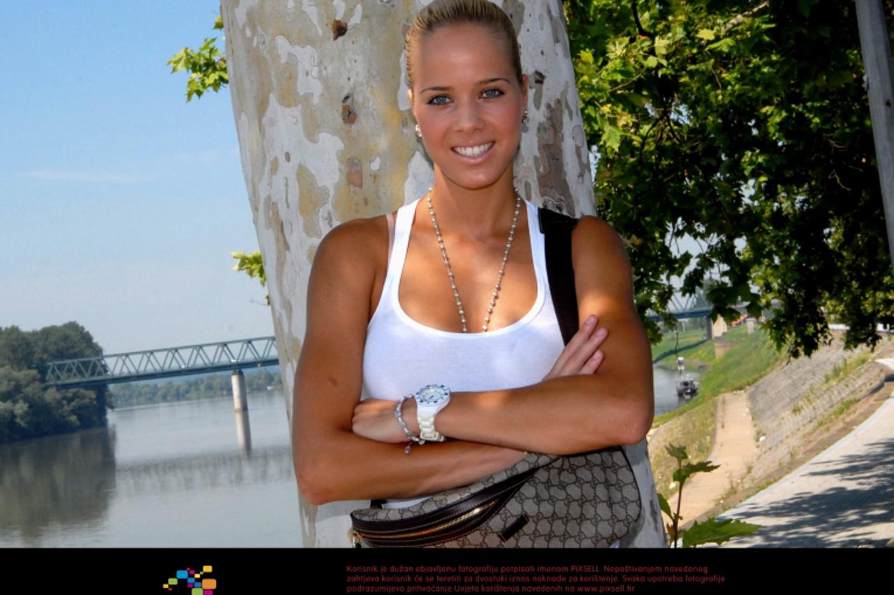 'SPECIJAL MAX 20.06.2012., Slavonski Brod - Antonija Misura, atraktivna 23-godisnja hrvatska kosarkaska reprezentativka iz Sibenika.'