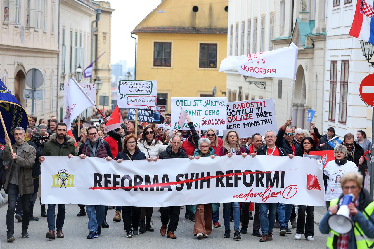 Zagreb: Veliki prosvjed prosvjetara na Trgu svetog Marka