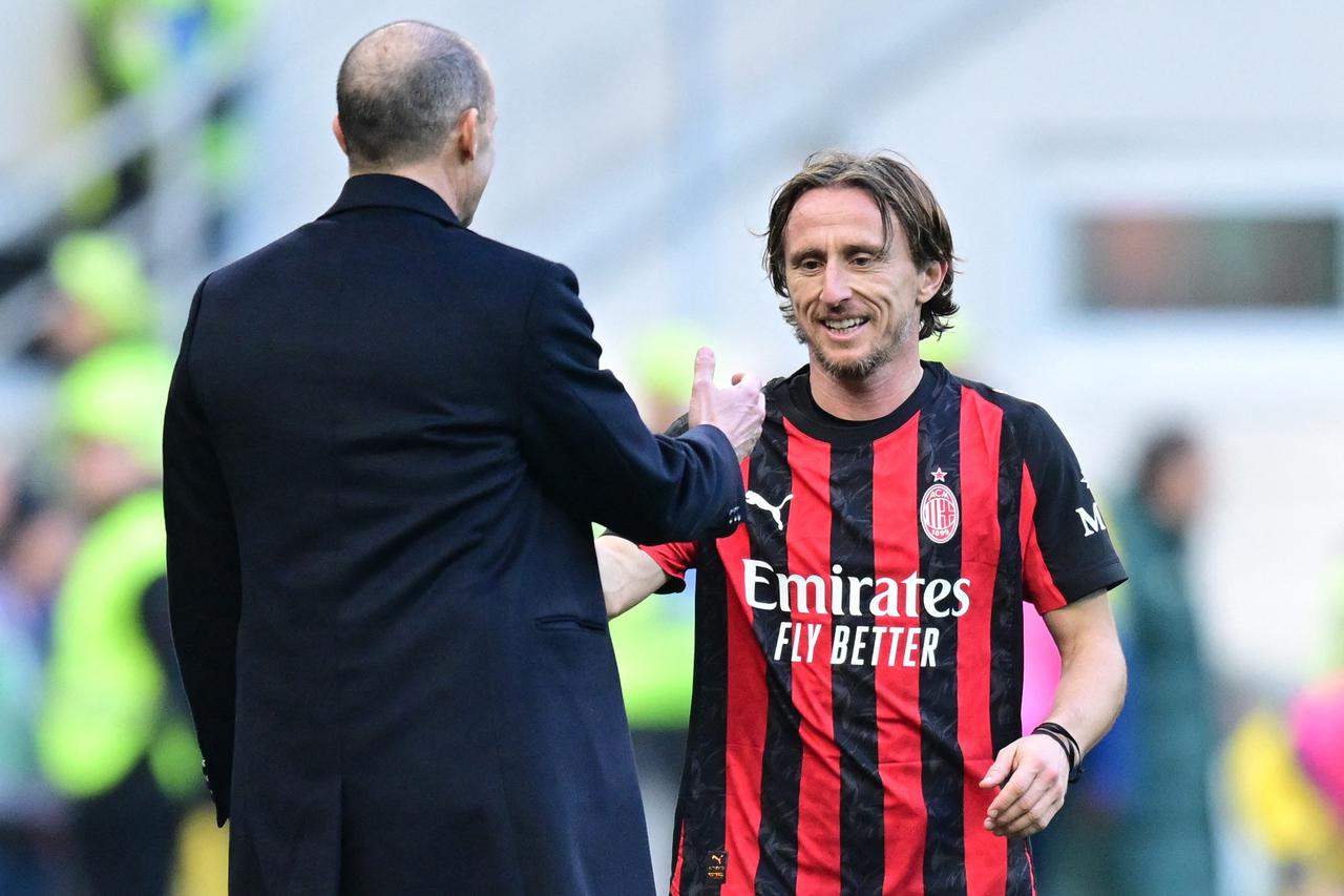 Serie A - AC Milan v Hellas Verona