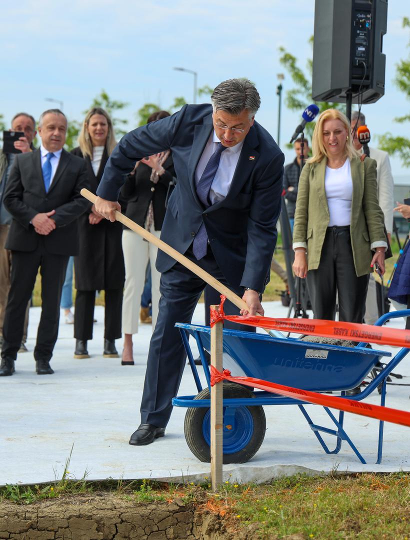 U poslovnoj zoni u Rugvici izgradit će se tri nove tvornice za proizvodnju zmijskog protuotrova, preradu krvne plazme i proizvodnju lijekova iz plazme,  kao i proizvodnja virusnih cjepiva po postojećoj (MRP) i mRNA tehnologiji. 