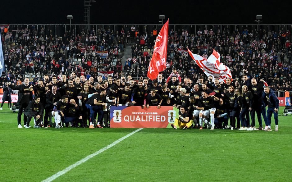 Slavlje nogometaša Hrvatske nakon pobjede nad Farskim otocima i plasmana na Svjetsko prvenstvo