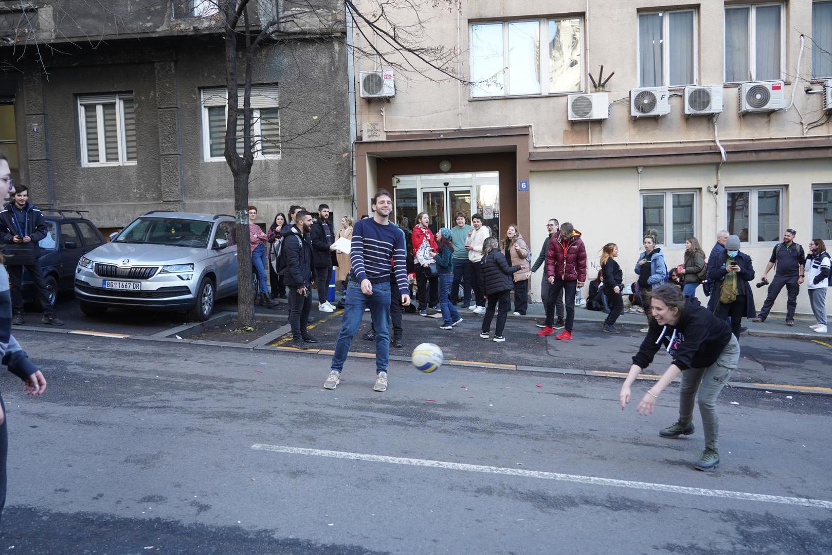 25, December, 2023, Belgrade -  A gathering of students began in front of the Ministry of State Administration and Local Self-Government, who announced traffic blockades at two locations in Belgrade due to alleged election theft. Photo: Antonio Ahel/ATAImages25, decembar, 2023, Beograd - Ispred Ministarstva drzavne uprave i lokalne samouprave pocelo je okupljanje studenata koji su najavili blokade saobracaja na dve lokacije u Beogradu zbog navodne izborne kradje. Photo: Antonio Ahel/ATAImages Photo: Antonio Ahel/ATA Images/PIXSELL