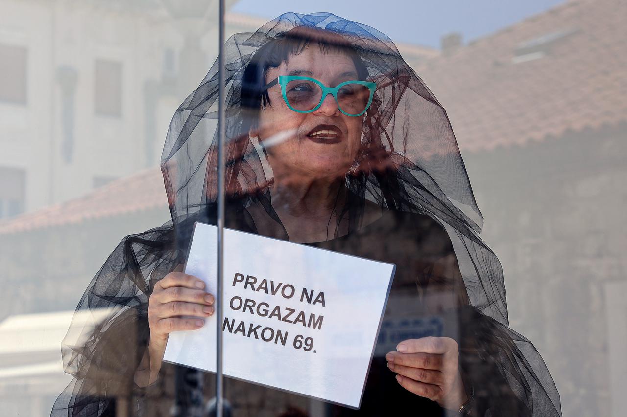 Split: Umjetnica Vlasta Delimar izvodi performans 'Pravo na orgazam iznad 60-te'