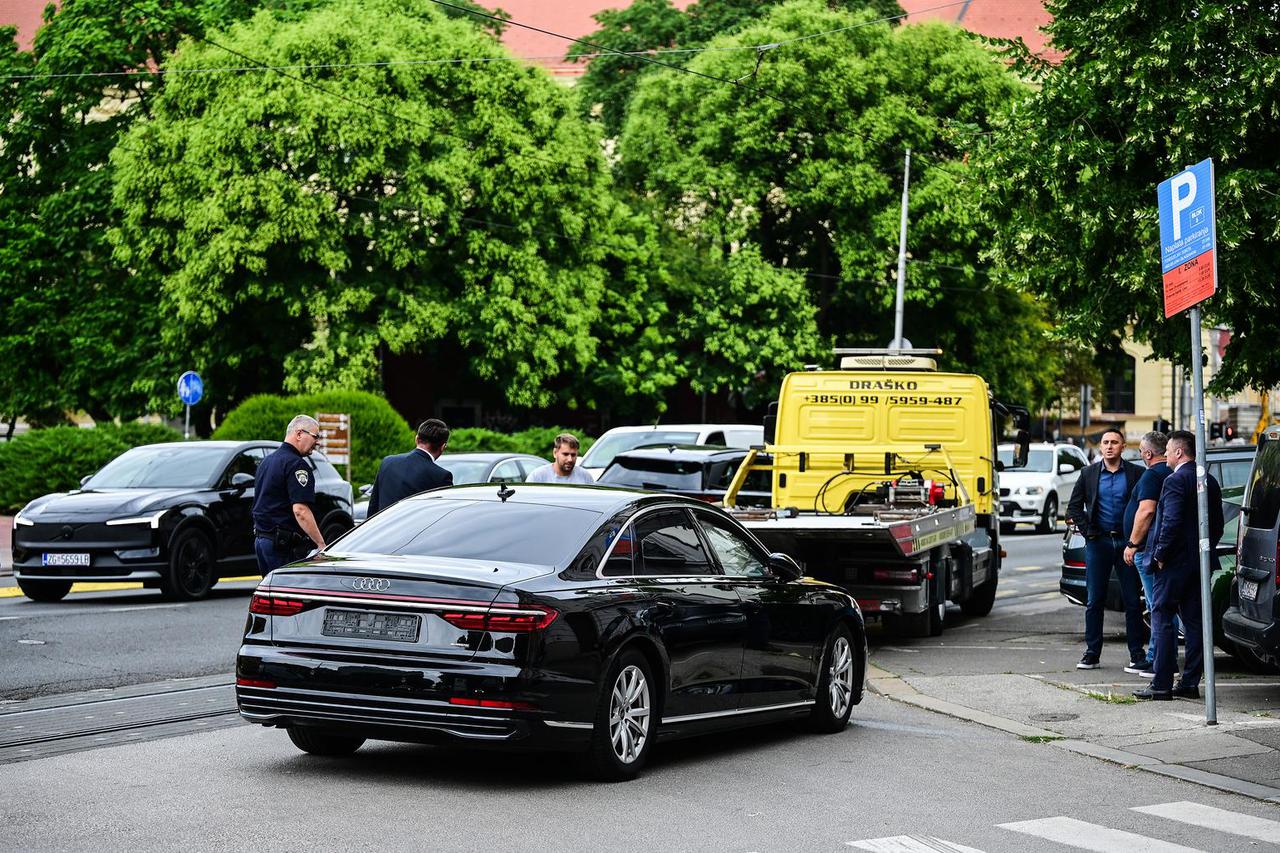 Zagreb: Plenković imao sudar, udario ga i drugi auto iz pratnje