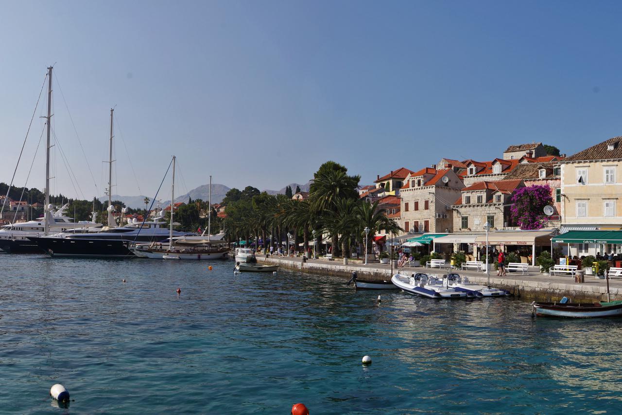 Cavtat: Panoramska slika Cavtata u ljetnom izdanju 