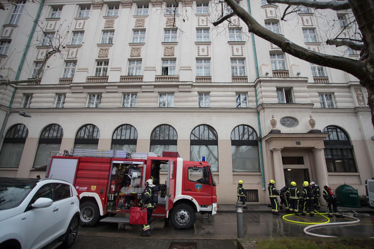 Vatrogasci gase požar koji je izbio u sauni Hotela Esplanade