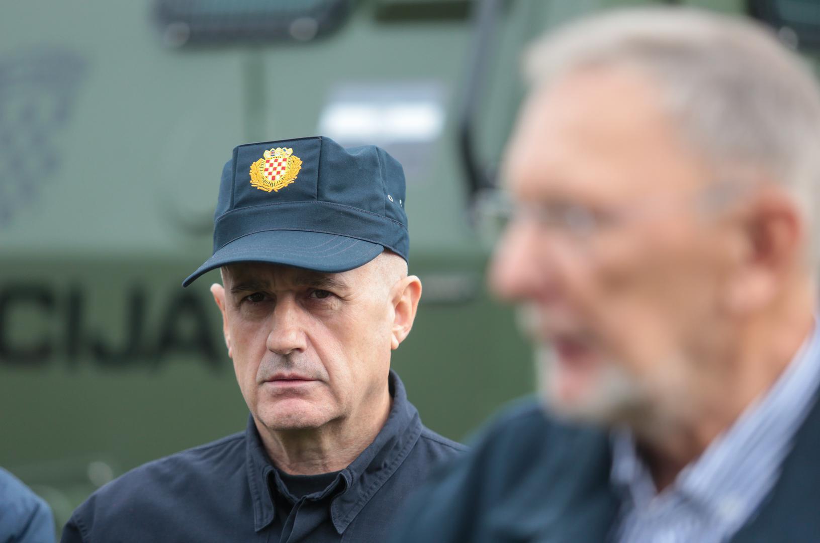 „Danas smo u neformalnom druženju s građanima. Puno je djece, to nam je drago. Ta se tradicija pokazala dobrom i nastavit ćemo tako”, napomenuo je.
