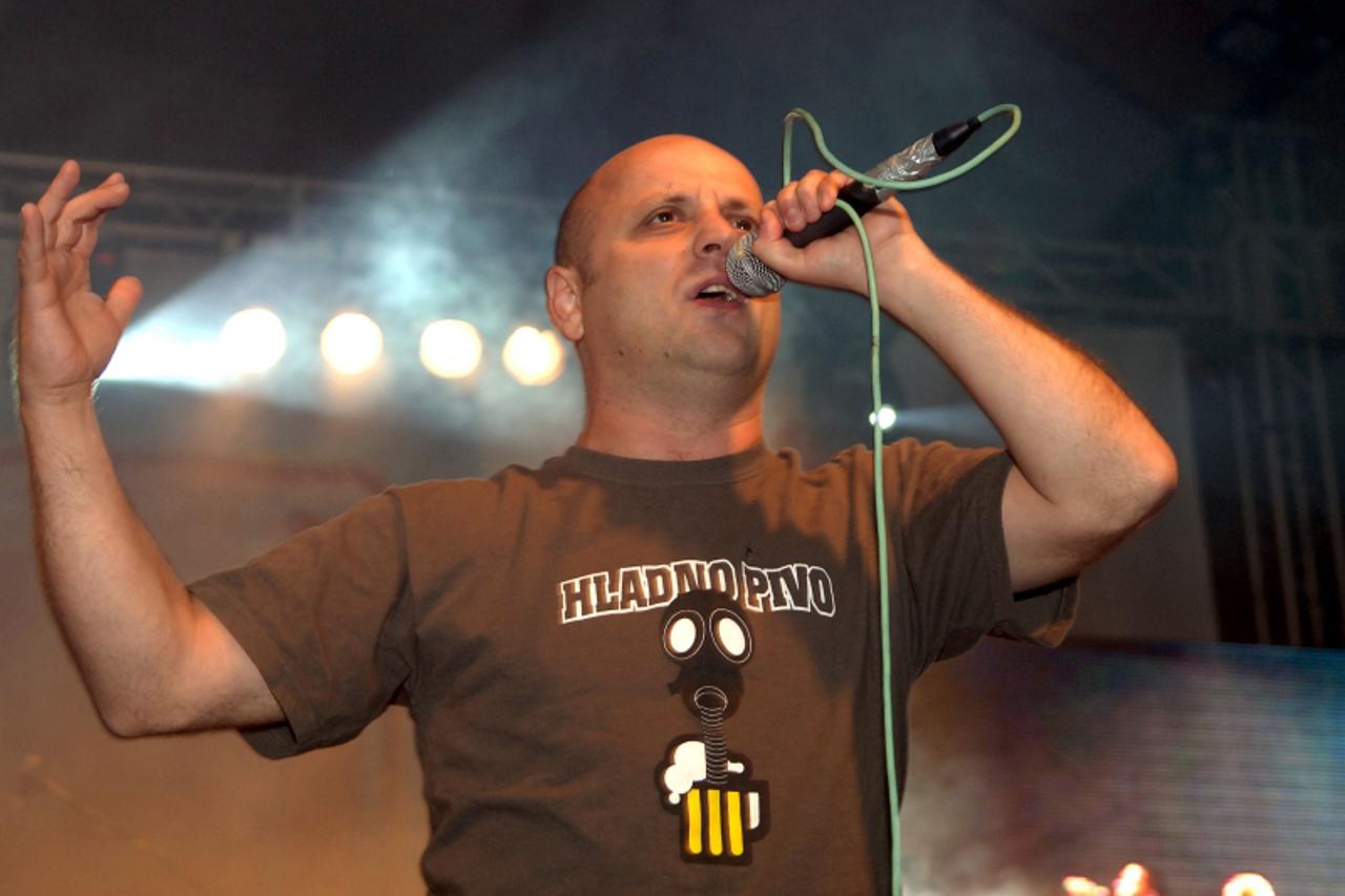 'zivot...zagreb...19.09.2007. bocarski dom, koncert menart, hladno pivo, mile kekin,  foto: goran stanzl'