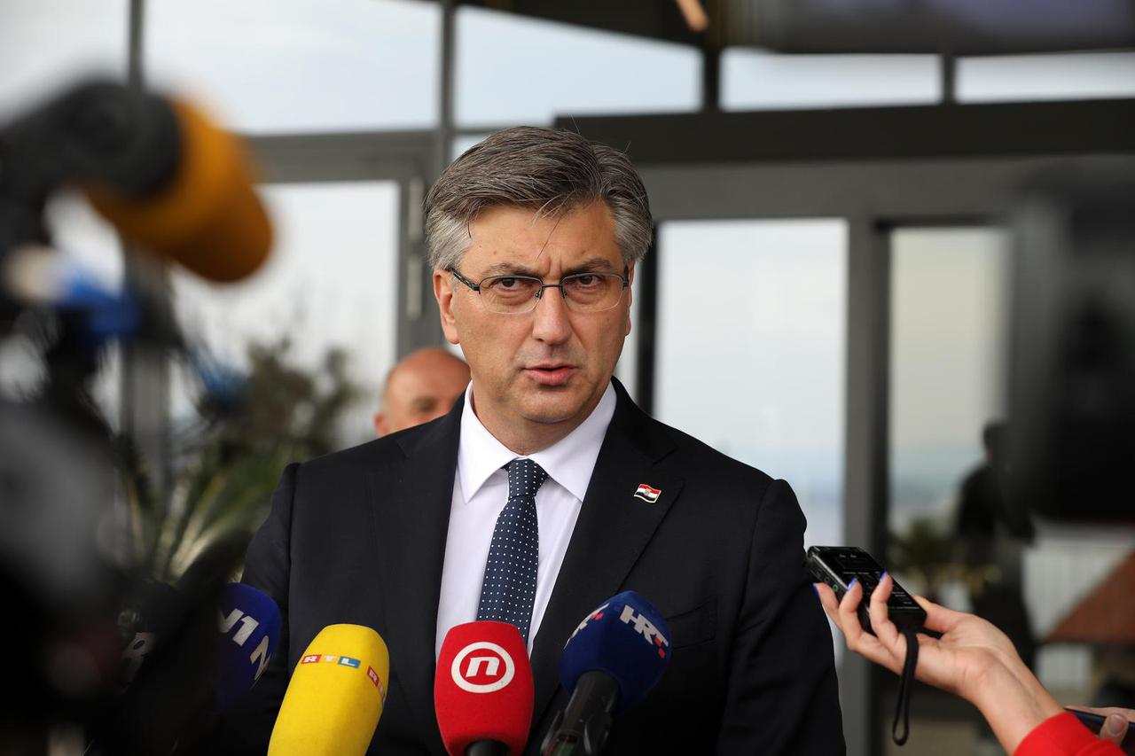 Opatija: Premijer Plenković dao izjavu nakon konferencije Hrvatskog društva ekonomista
