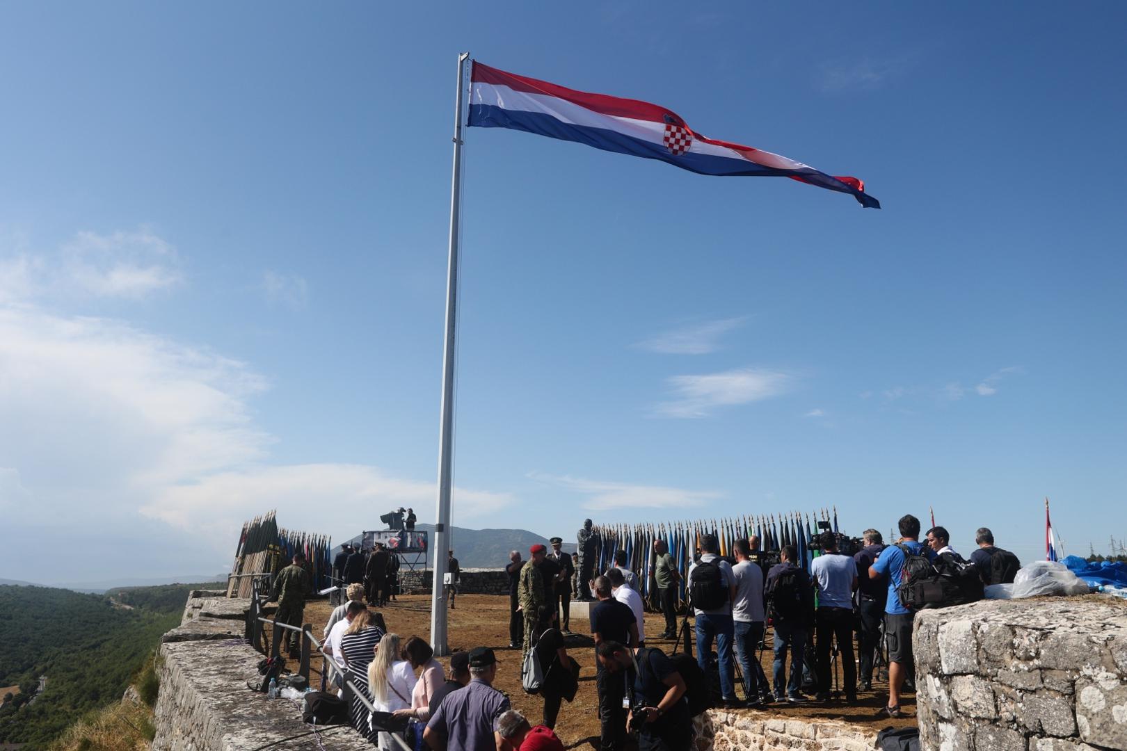 05.08.2021., Knin - Svecani program na tvrdjavi povodom Dana pobjede i domovinske zahvalnosti te Dana hrvatskih branitelja i podizanje zastave Republike Hrvatske na kninskoj tvrdjavi, citanje imena poginulih i nestalih pripadnika u Oluji, minuta sutnje za pale branitelje