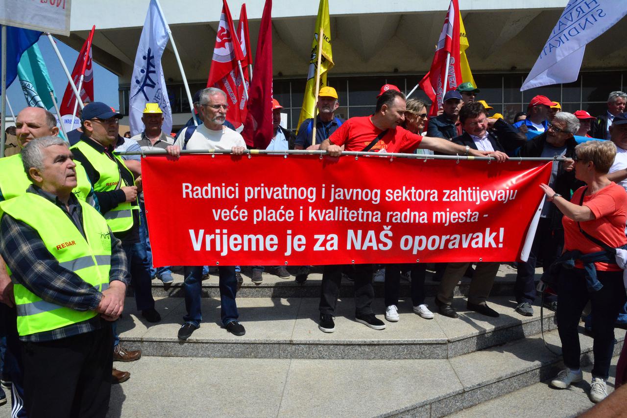 Sindikati Međunarodni praznik rada obilježili prosvjedom u Slavonskom Brodu