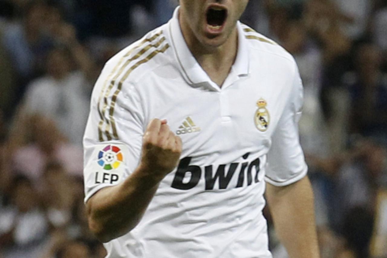 \'Real Madrid\'s Gonzalo Higuain celebrates his goal against Getafe during their Spanish first division soccer match at Santiago Bernabeu stadium in Madrid September 10, 2011. REUTERS/Andrea Comas (SP