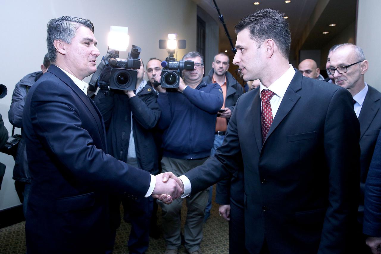 07.12.2015., Zagreb - Sastanak Boze Petrova ispred Mosta Nezavisnih lista s Tomislavom Karamarkom celnikom HDZ-ove Domoljubne koalicije i Zoranom Milanovicem koji predvodi SDP-ovu koliciju Hrvatska raste odrzan je u konferencijskoj dvorani hotela Esplanad