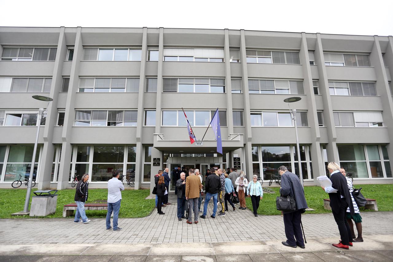 Zbog dojave o bombi evakuirana zgrada karlovačkog Suda