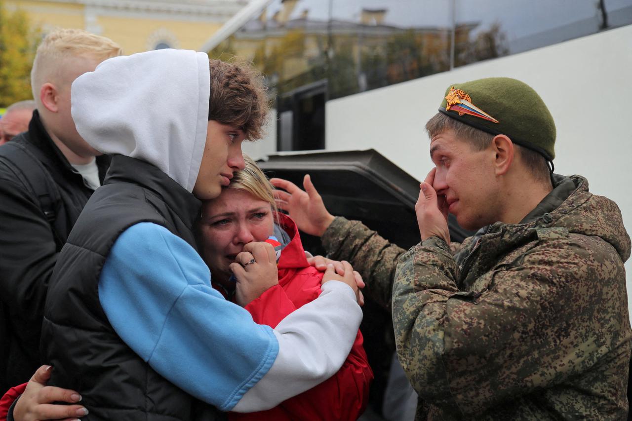 storyeditor/2022-10-04/2022-10-04T105358Z_285285862_RC29SW9CL3V1_RTRMADP_3_UKRAINE-CRISIS-MOBILISATION-EMIGRATION-1.JPG