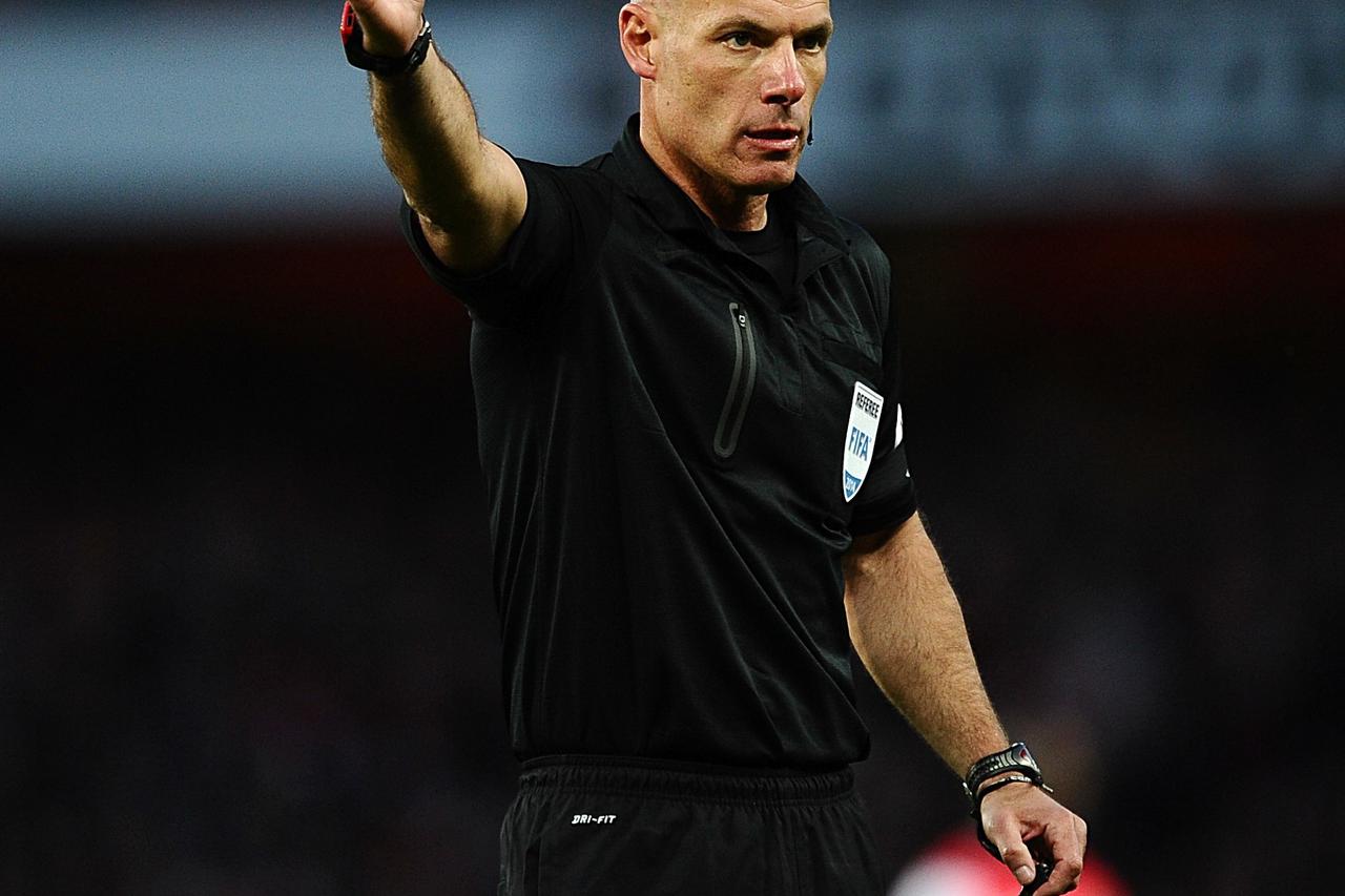 Soccer - FA Cup - Fifth Round - Arsenal v Liverpool - Emirates StadiumMatch referee Howard Webb gesturesAdam Davy Photo: Press Association/PIXSELL