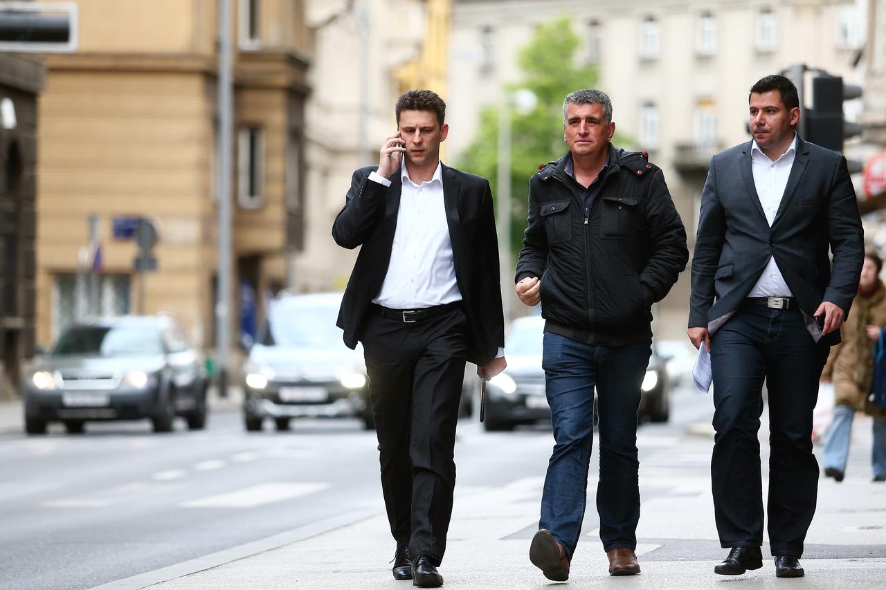 Petrov, Bulj, Grmoja