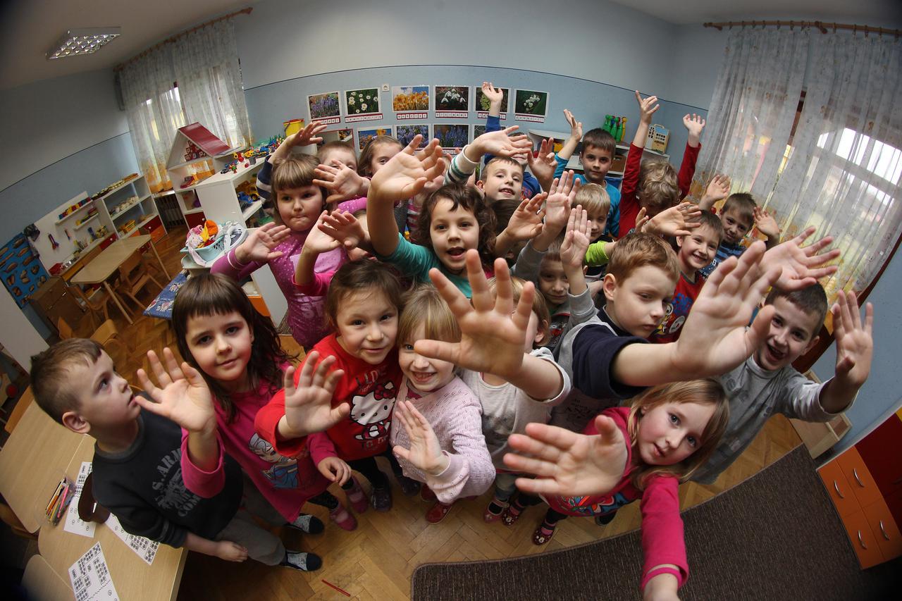 03.03.2016., Molve - Opcina Molve s gotovo dvije i pol tisuce stanovnika i proracunom od desetak milijuna kuna jedna je od najbogatijih u Hrvatskoj.  Godisnja renta za dvadesetak plinskih polja od osam milijuna kuna daje mogucnost da gradjani imaju radna 