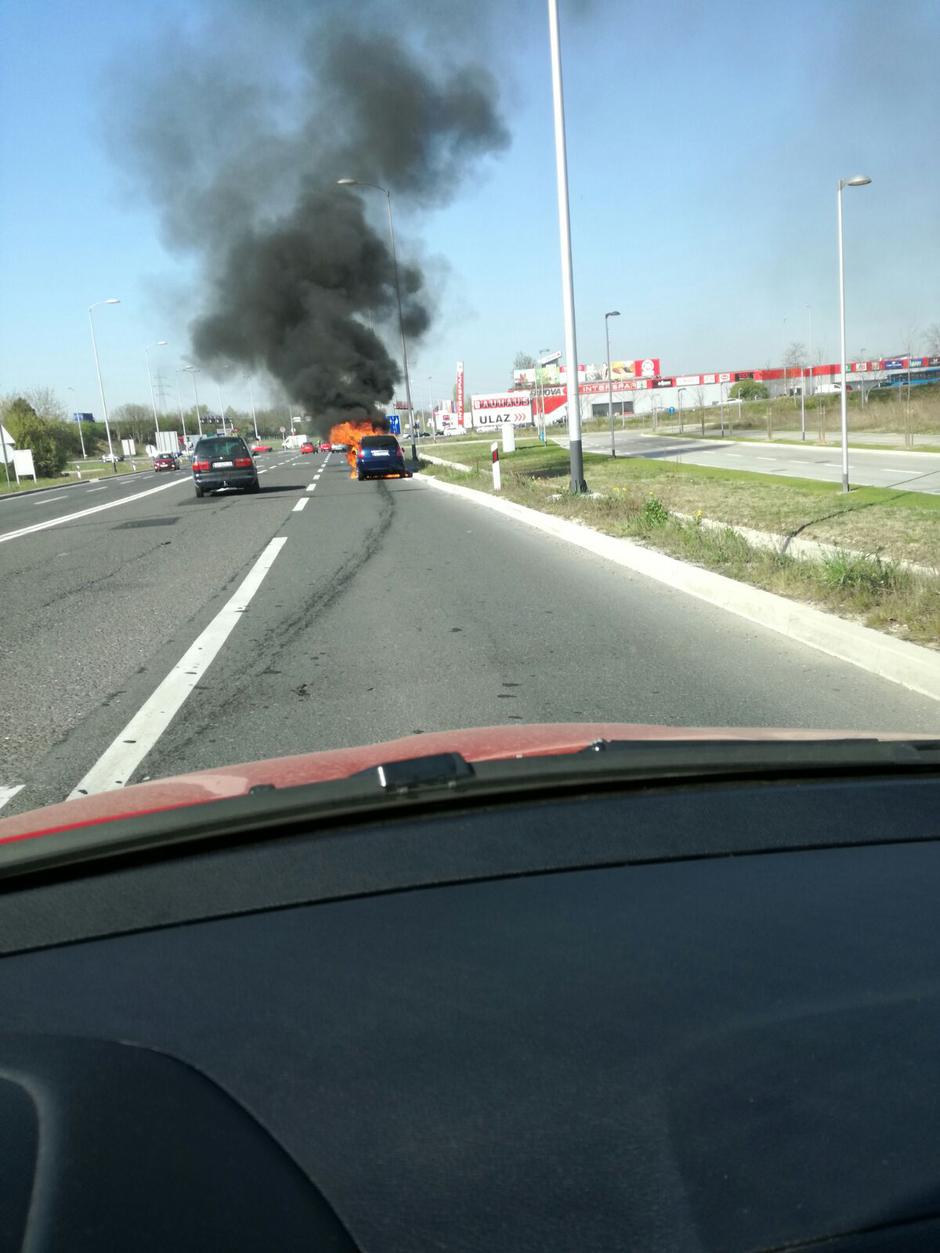 zapalio se auotmobil, požar