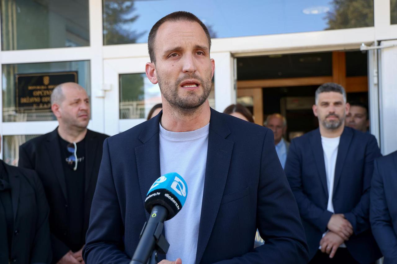 Zadar: Predaja liste HDZ-a za Gradsko vijeće i kandidata za gradonačelnika Šime Erlića