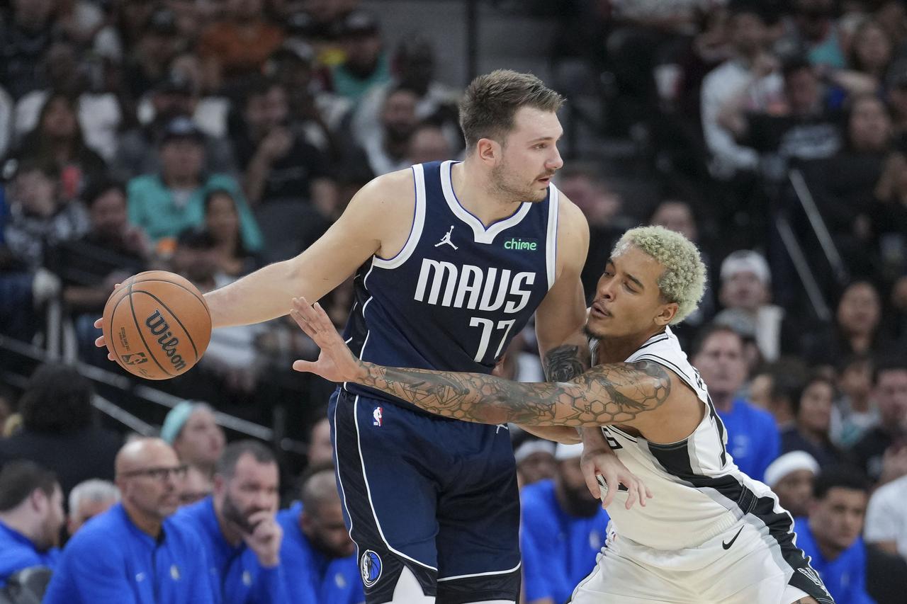 NBA: Dallas Mavericks at San Antonio Spurs