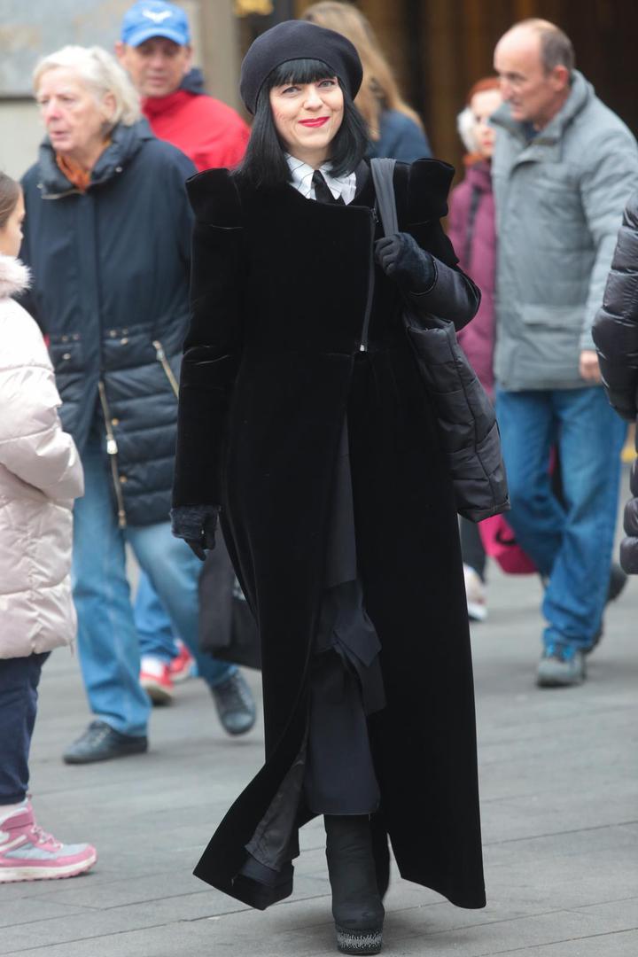 Mirela Holly se odlučila za crnu odjevnu kombinaciju