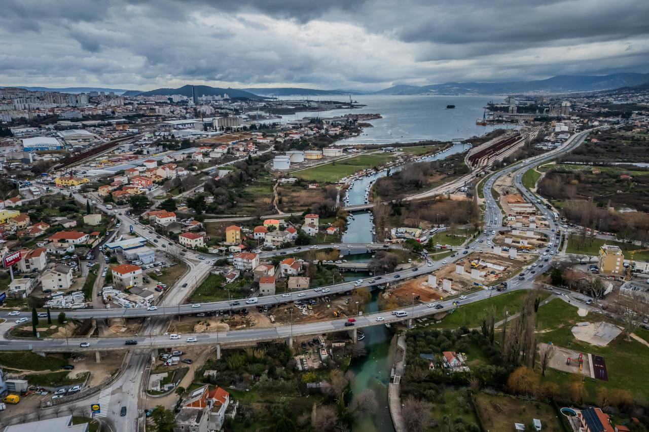 Solin: Pogled iz zraka na radove  na proširenju Širine i pripreme za novi most