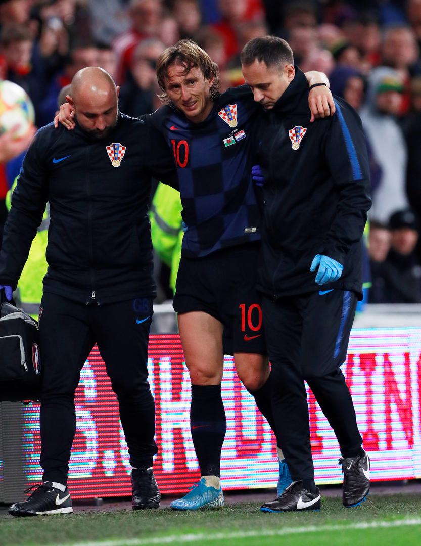Nisu to bile nimalo ugodne scene za navijače Hrvatske. No, posljednje informacije govore da nije riječ o ozbiljnijoj ozljedi i da će se za nekoliko dana vratiti na teren.