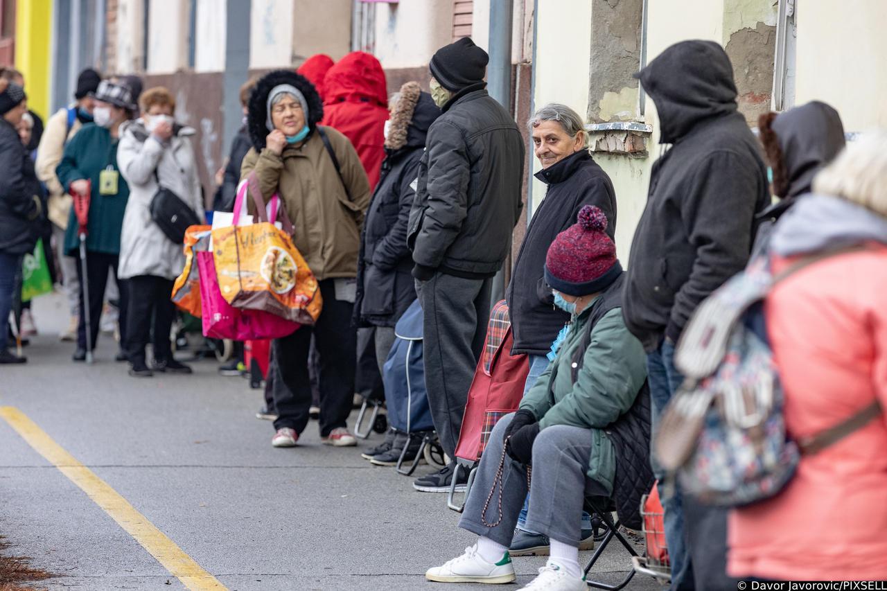 Osijek: Počela humanitarna podjela 3500 paketa hrane