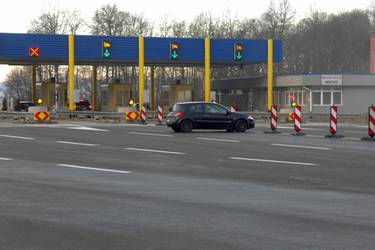 '08.03.2013. Naplatna postaja Mokrice, Autocesta Zagreb-Macelj - Nesavjesni vozaci krse prometne propise kod naplatne postaje u Mokricama pokraj Zaboka tako da izlaze i ulaze s autoceste te se nepropi