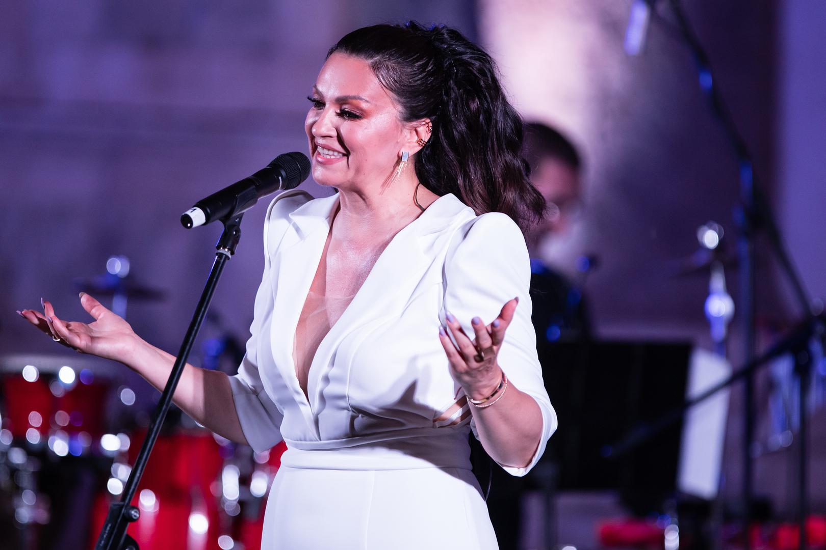 – Bože, hvala ti na ovom rođendanu, ovo mi je najbolji rođendan do sada – rekla je pjevačica pred kraj koncerta.